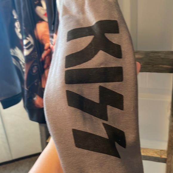 KISS Sweater - Picture 2 of 5